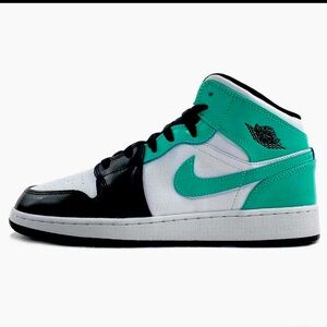 Air Jordan 1 Mid men’s 8.5/womens 10